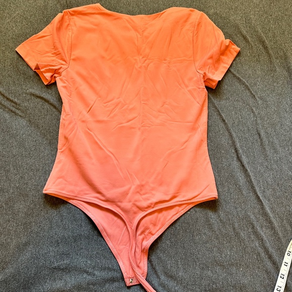 Babaton Contour Crew Shortsleeve Bodysuit - Picture 5 of 7